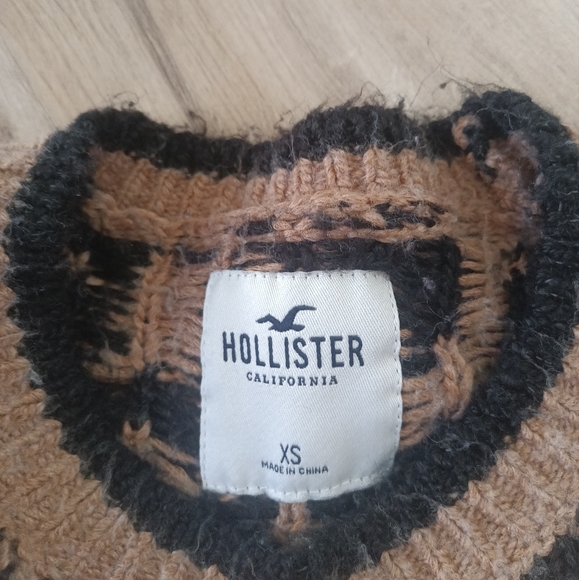 Hollister Leopard Sweater - Picture 2 of 4